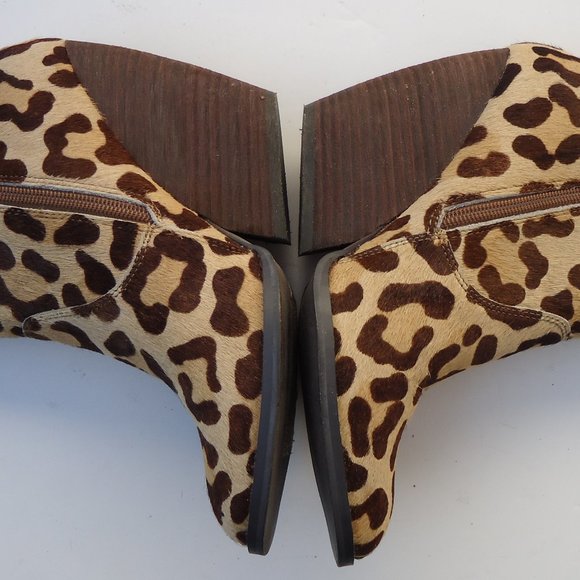 SIZE 7. Very Volatile Leopard Print Booties. - Picture 14 of 16